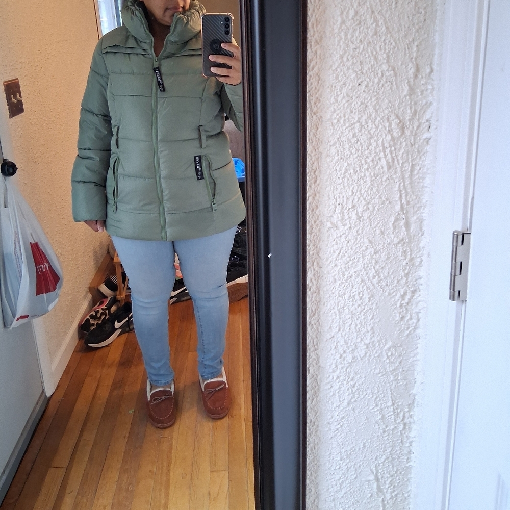 Stylish Women's Sage Puffer Coat
